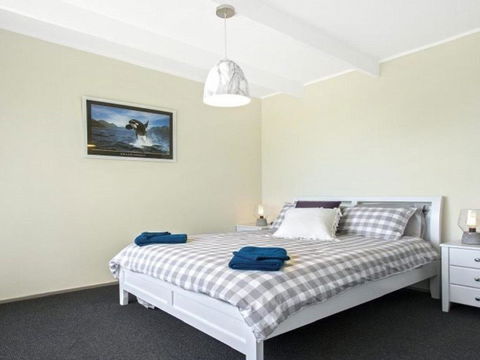 Dolphin Breeze Fully Fenced & Pet Friendly - Accommodation Daintree 3