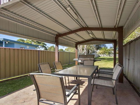 Dolphin Breeze Fully Fenced & Pet Friendly - Accommodation Daintree 5