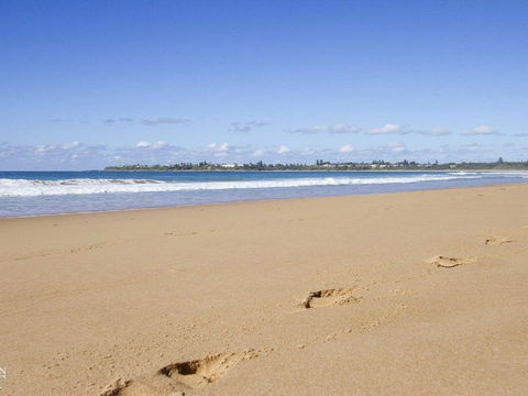Dolphin Breeze Fully Fenced & Pet Friendly - Accommodation Daintree 2