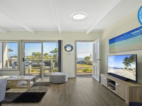 Dolphin Breeze Fully Fenced & Pet Friendly - Accommodation Daintree 1