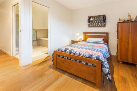 BAY VIEWS On MANNA DROMANA - Accommodation Daintree 3