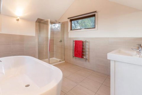 BAY VIEWS On MANNA DROMANA - Accommodation Daintree 4