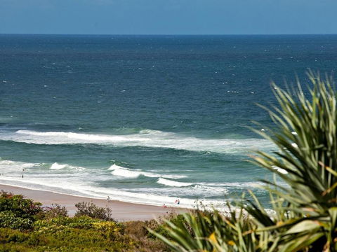 Spacious With Surf Views Sunshine Beach - Accommodation Daintree 5