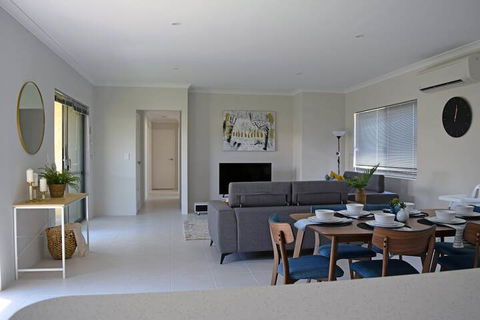 The Kingsley's Place Piara Waters - Accommodation Daintree 7