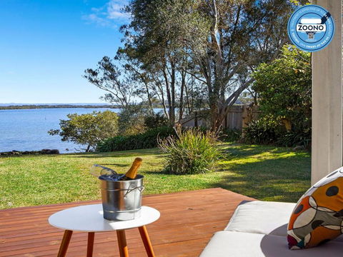 Braeside Waterfront Fireplace - Accommodation Daintree 2