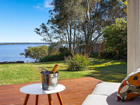 Braeside Waterfront Fireplace - Accommodation Daintree 5