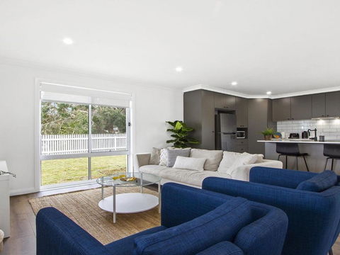 Heartland & Burrows 450m To Beach - Accommodation Daintree 6