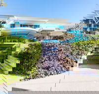 Stylish Beach Side Apartment Unit 5 33 Lorikeet Drive