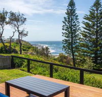 Seaview Pet Friendly with Stunning Views 1 Min to Beach - Accommodation Daintree