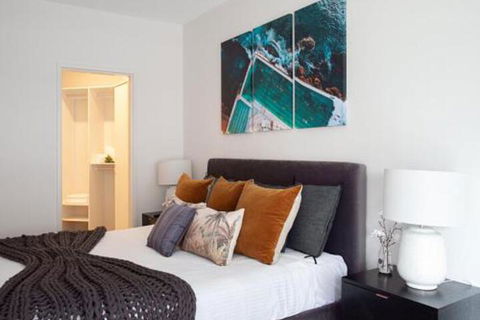 THE HYDEAWAY LUXE HYDE PARK CITY APARTMENT Hosted By LAbode Accommodation - Accommodation Daintree 5
