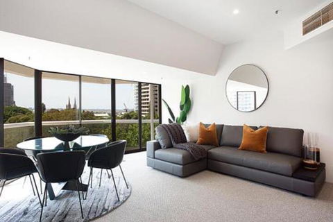 THE HYDEAWAY LUXE HYDE PARK CITY APARTMENT Hosted By LAbode Accommodation - Accommodation Daintree 0