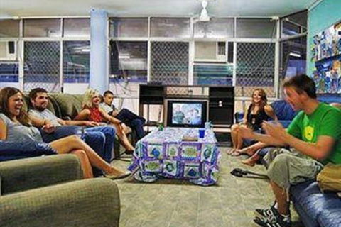 Nomads Esplanade Backpackers Hostel Cairns - Accommodation Daintree 3