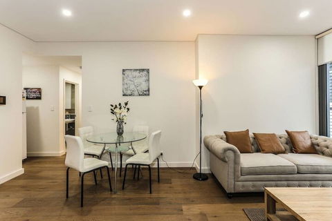 New Bright Apartment In Waterloo Near Park - Accommodation Daintree 2