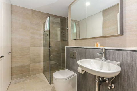 New Bright Apartment In Waterloo Near Park - Accommodation Daintree 6
