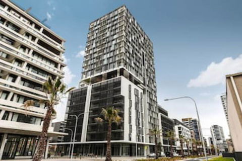 New Bright Apartment In Waterloo Near Park - Accommodation Daintree 0
