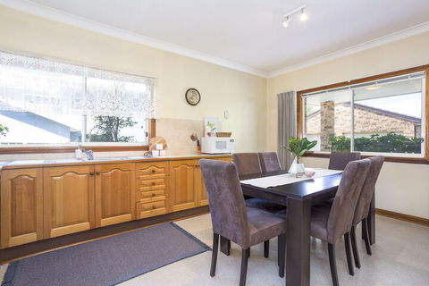 South Coast Getaway House Sleeping 8 Guests - Accommodation Daintree 5