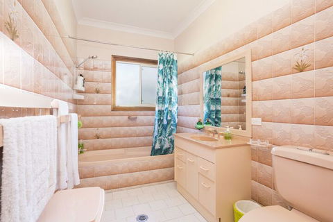South Coast Getaway House Sleeping 8 Guests - Accommodation Daintree 3