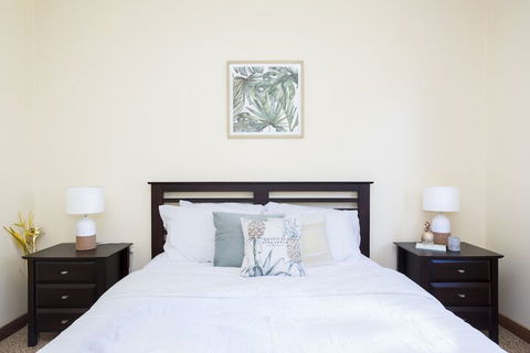South Coast Getaway House Sleeping 8 Guests - Accommodation Daintree 6