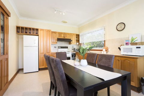 South Coast Getaway House Sleeping 8 Guests - Accommodation Daintree 2