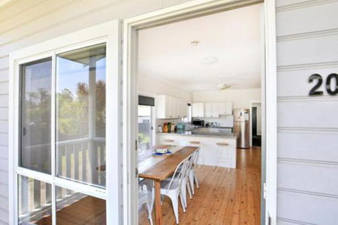 Tillys Retreat Pet Friendly 3 Min Walk To Beach - Accommodation Daintree 4