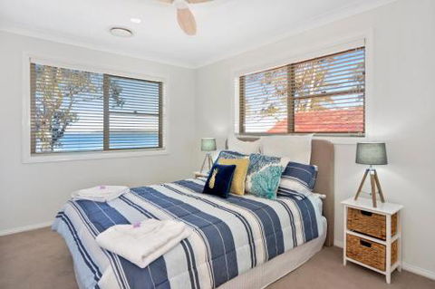 Adrift Retreat St. Georges Basin Waterfront Home - Accommodation Daintree 3