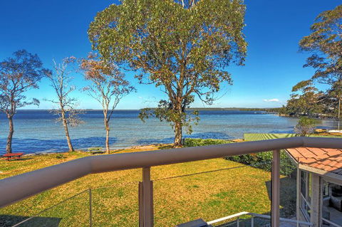 Adrift Retreat St. Georges Basin Waterfront Home - Accommodation Daintree 5