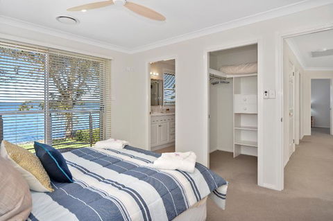 Adrift Retreat St. Georges Basin Waterfront Home - Accommodation Daintree 4