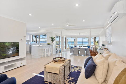 Adrift Retreat St. Georges Basin Waterfront Home - Accommodation Daintree 1