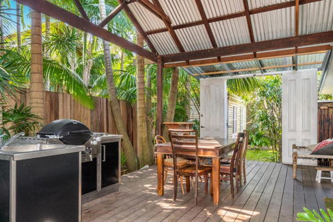 A SWEET ESCAPE Byron Surf Cottage Walk To Byron - Accommodation Daintree 2