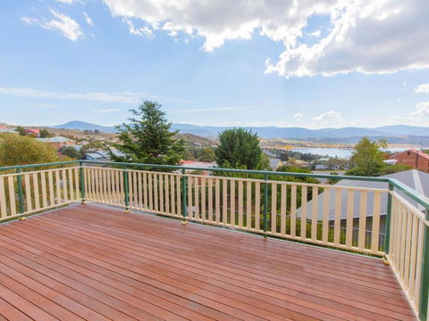 Kestrels Rest 1 / 116 Gippsland Street - Accommodation Daintree 6