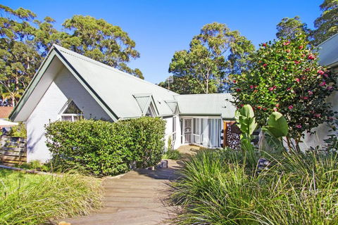 Golfers Getaway Mollymook Augusta Place 14 / 13 15 - Accommodation Daintree 3