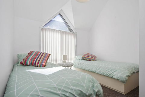 Golfers Getaway Mollymook Augusta Place 14 / 13 15 - Accommodation Daintree 2