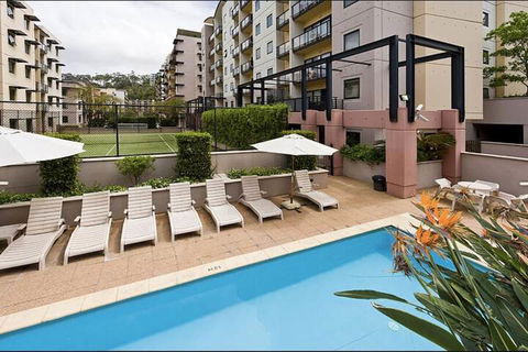 Convenient City Aprt For 2 W / Pool Gym Tennis Court - Accommodation Daintree 1