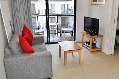 Convenient City Aprt For 2 W / Pool Gym Tennis Court - Accommodation Daintree 4