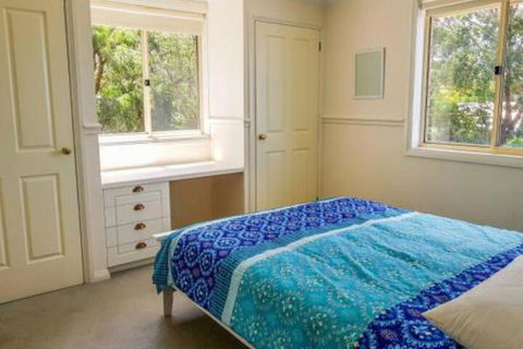 GUMS & ROSES Family Home In The Heart Of Town. - Accommodation Daintree 2