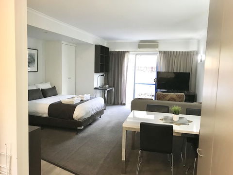 Adelaide Dresscircle Apartments - Archer Street - Accommodation Daintree 5