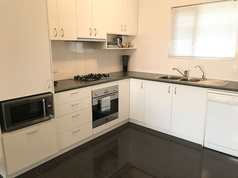 Adelaide Dresscircle Apartments - Archer Street - Accommodation Daintree 6