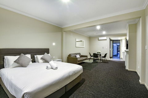 Aloha Central Premium Studios - Accommodation Daintree 5