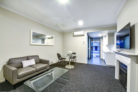 Aloha Central Premium Studios - Accommodation Daintree 4