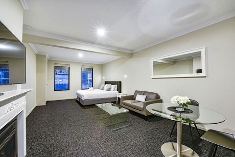 Aloha Central Premium Studios - Accommodation Daintree 3