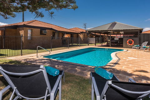 Geraldton's Ocean West - Accommodation Daintree 1