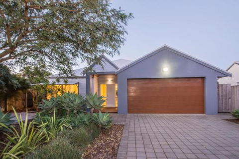 Daves Digs - Accommodation Daintree 0