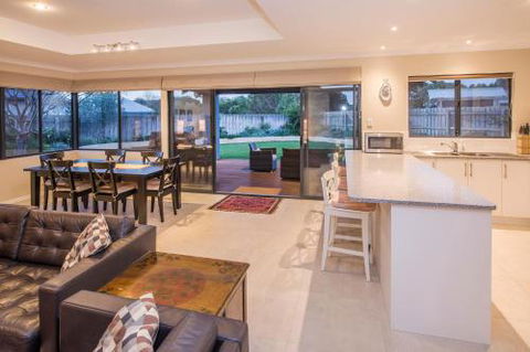 Daves Digs - Accommodation Daintree 5