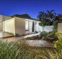Just in Paradise Waterfront 5 Bedroom Deluxe House Central Broadbeach Location - Accommodation Daintree
