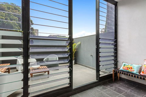 GRATTAN A Premier Location & Modern Space - Accommodation Daintree 6
