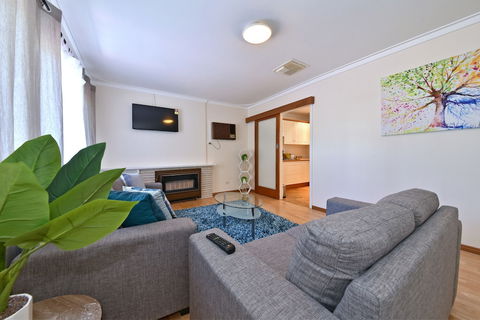 Comfy Home Near Airport & City 2280 - Accommodation Daintree 5