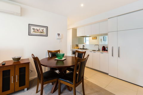 TIARA, 1BDR Southbank Apartment - Accommodation Daintree 0