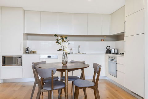 Modern Apartment Next To Largest Shopping Centre - Accommodation Daintree 2