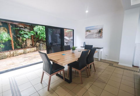 Absolute Airlie Central Airlie Beach - Accommodation Daintree 5