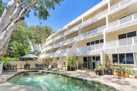 On Palm Cove Beachfront Apartments - Accommodation Daintree 2